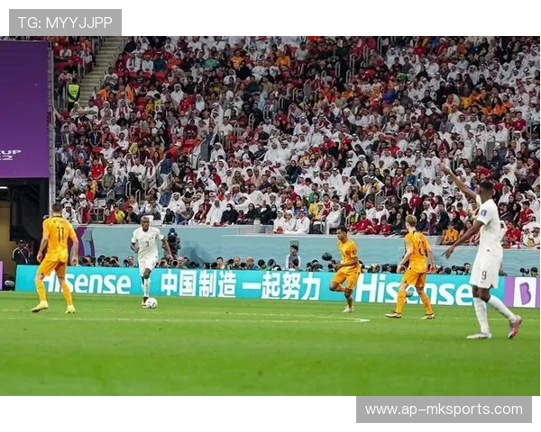 中国球迷在卡塔尔世界杯现场力挺阿根廷，卡塔尔2022世界杯中国队