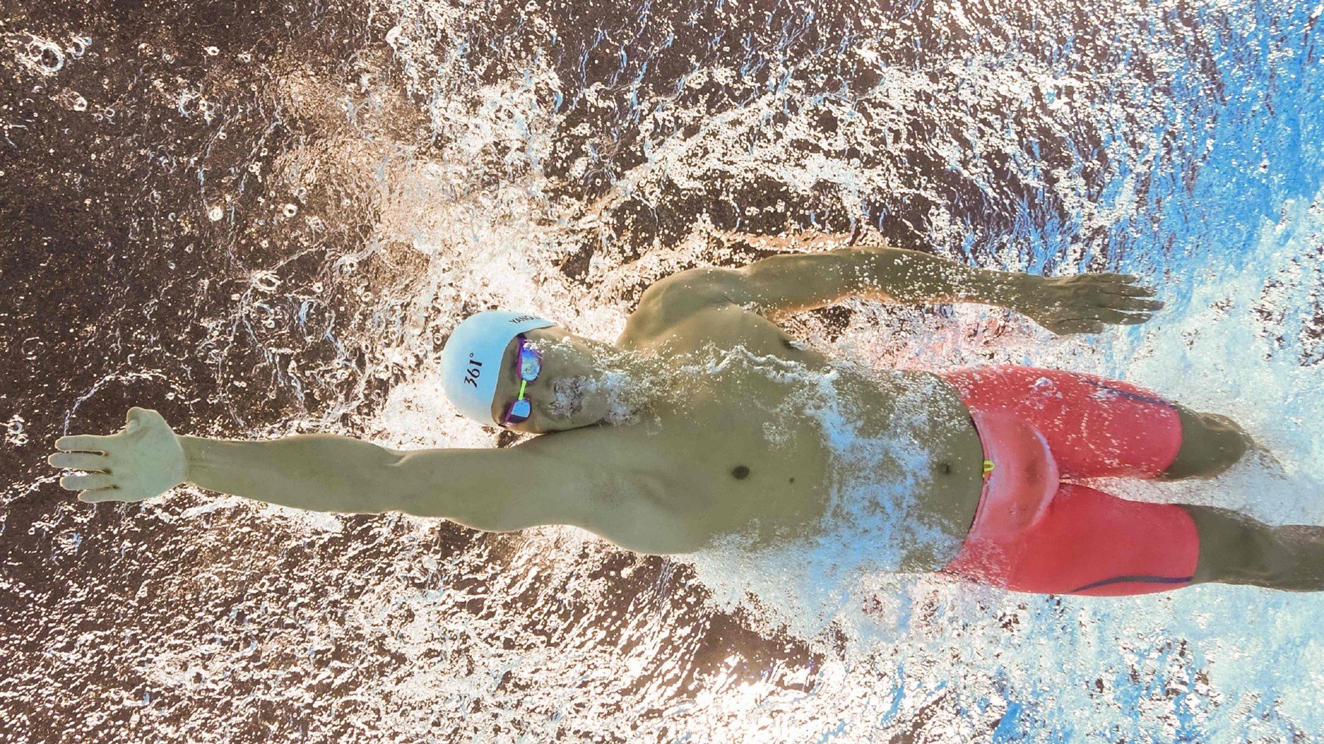 湖光山色环湖三项赛 跑游骑全程紧贴湖岸线